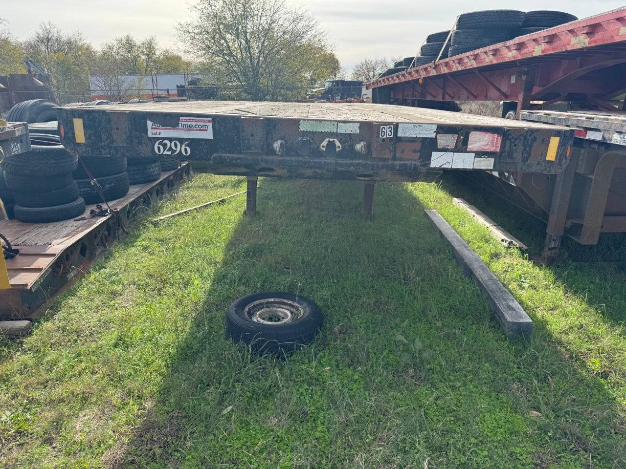 "2001 Fontaine Flat Deck Trailer | Used Construction Equipment | Buy and Sell Pre-Owned Trailers"