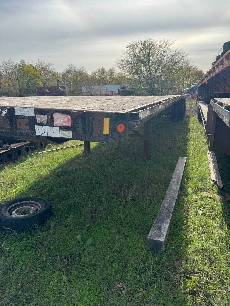 "2001 Fontaine Flat Deck Trailer | Used Construction Equipment | Buy and Sell Pre-Owned Trailers"