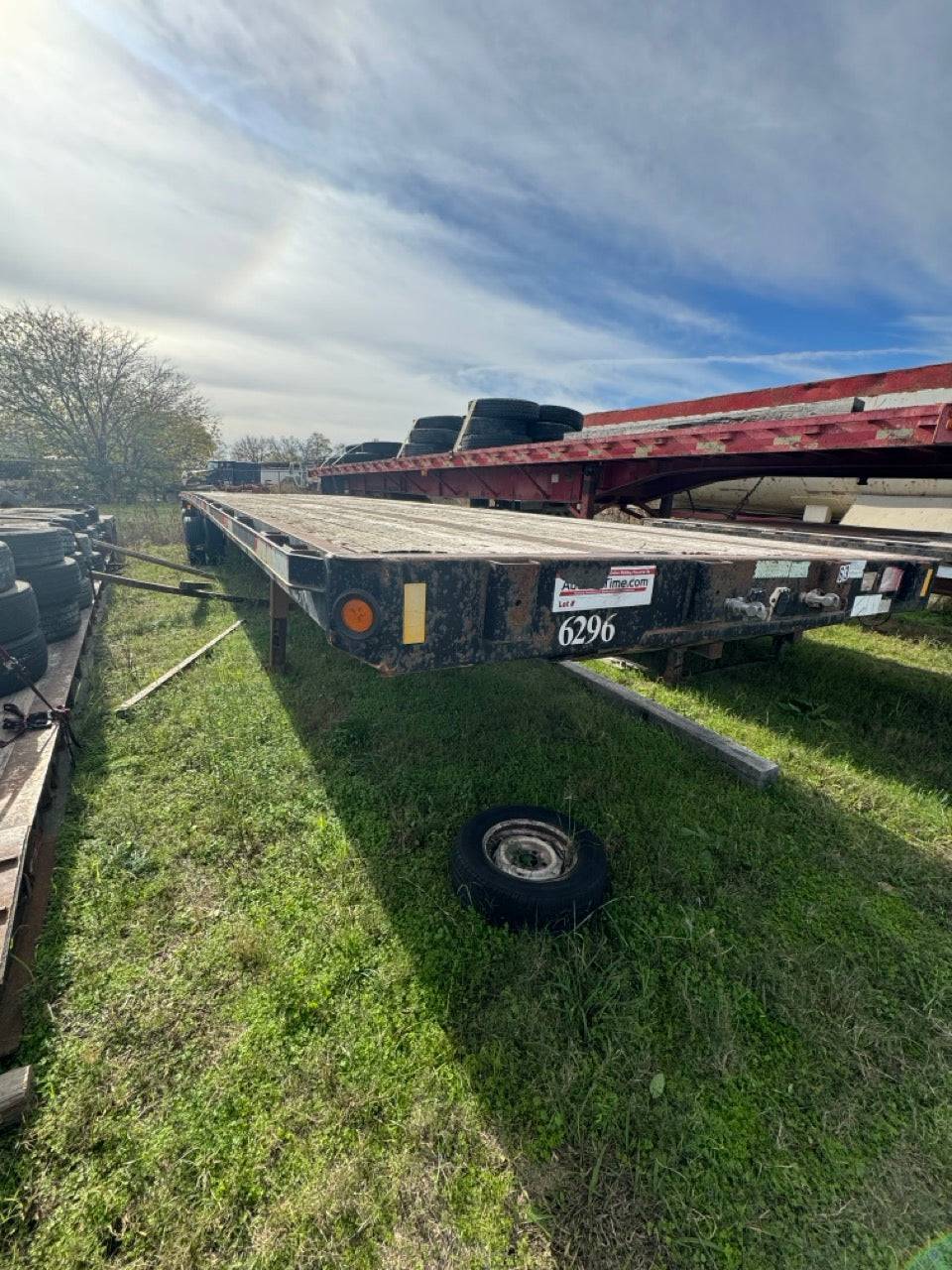 "2001 Fontaine Flat Deck Trailer | Used Construction Equipment | Buy and Sell Pre-Owned Trailers"