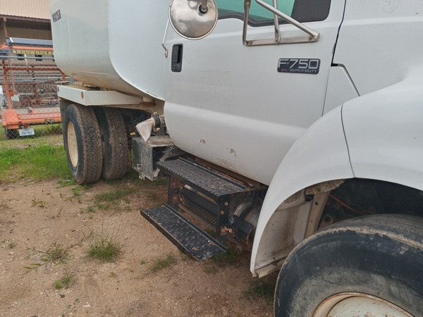 2008 Ford F750 2000 Gallon Water Truck - Seller7