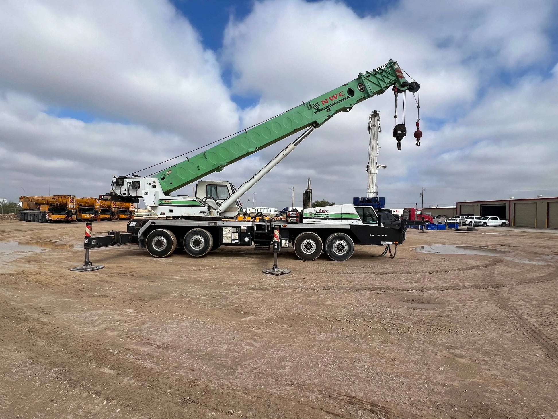 "2005 Linkbelt HTC Crane (White/Green) | Used Construction Equipment | Buy and Sell Pre-Owned Cranes"