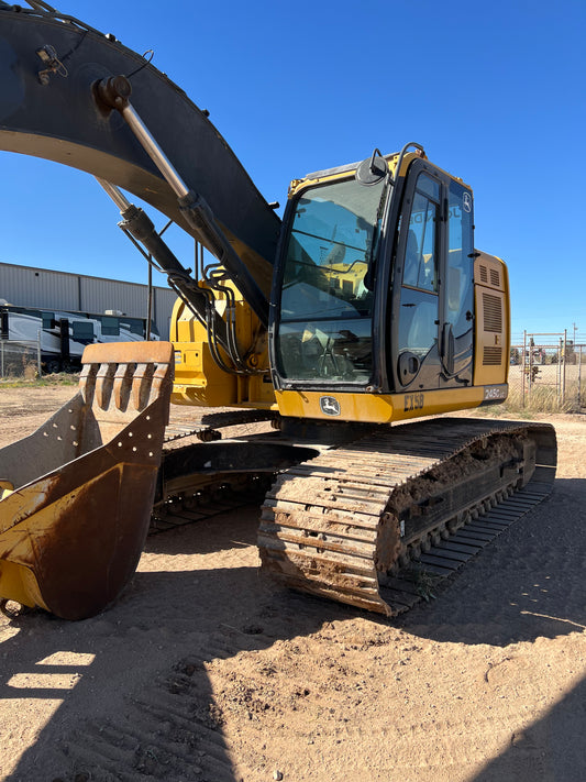 2015 John Deere 245G LC