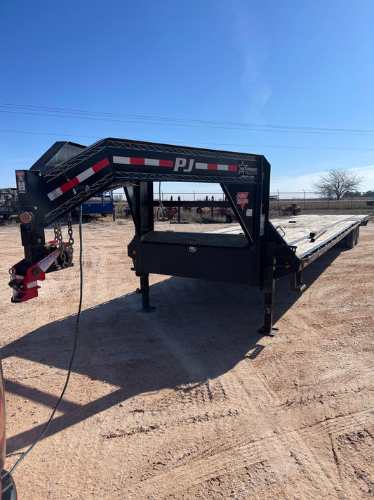 2015 PJ 40 Foot Gooseneck Trailer