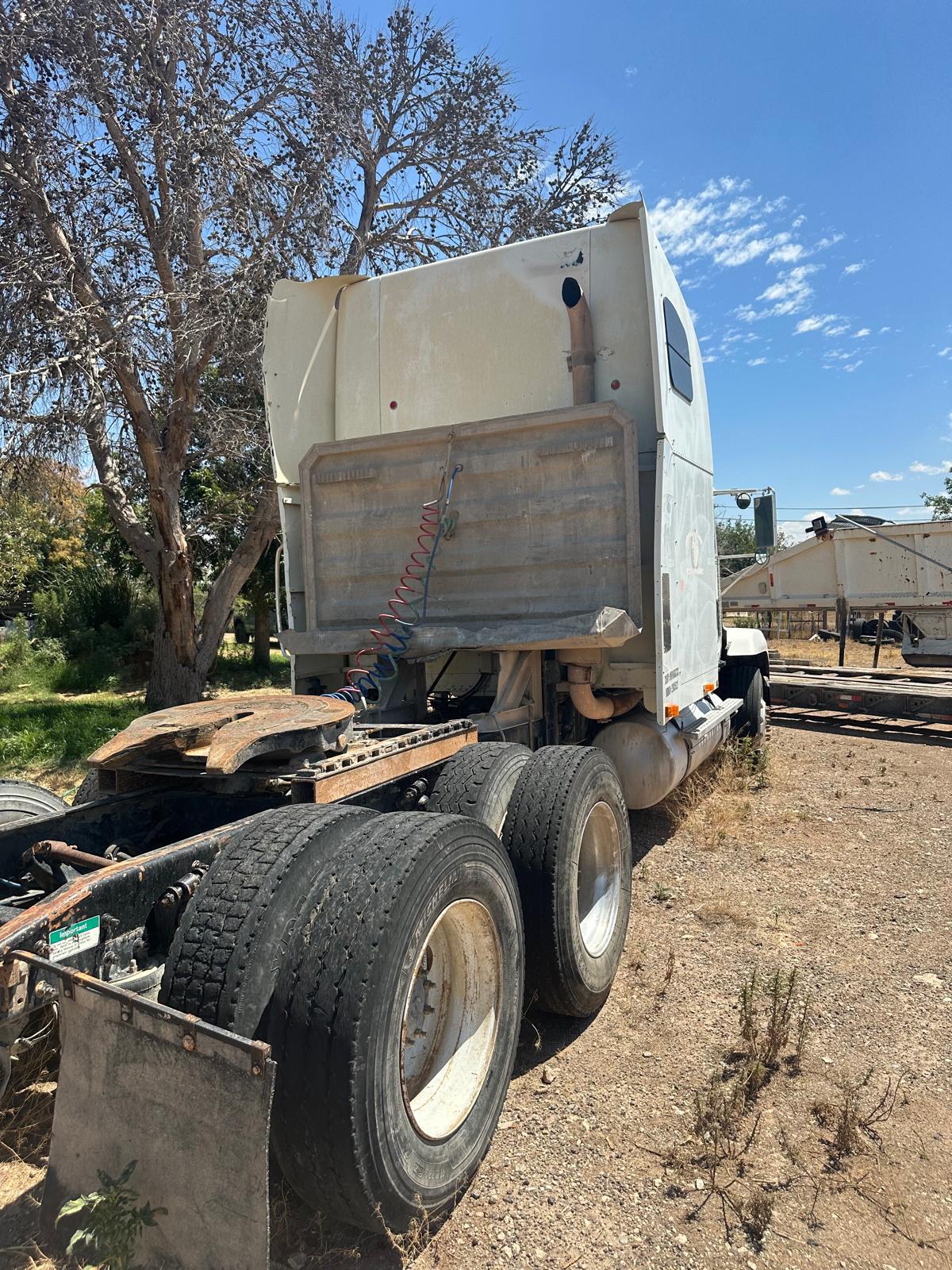 1999 Freightliner FLD120