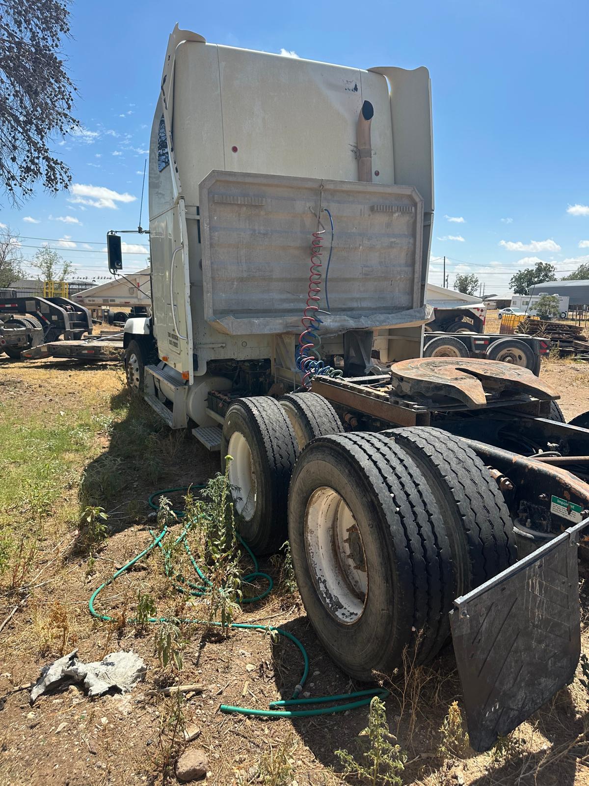 1999 Freightliner FLD120